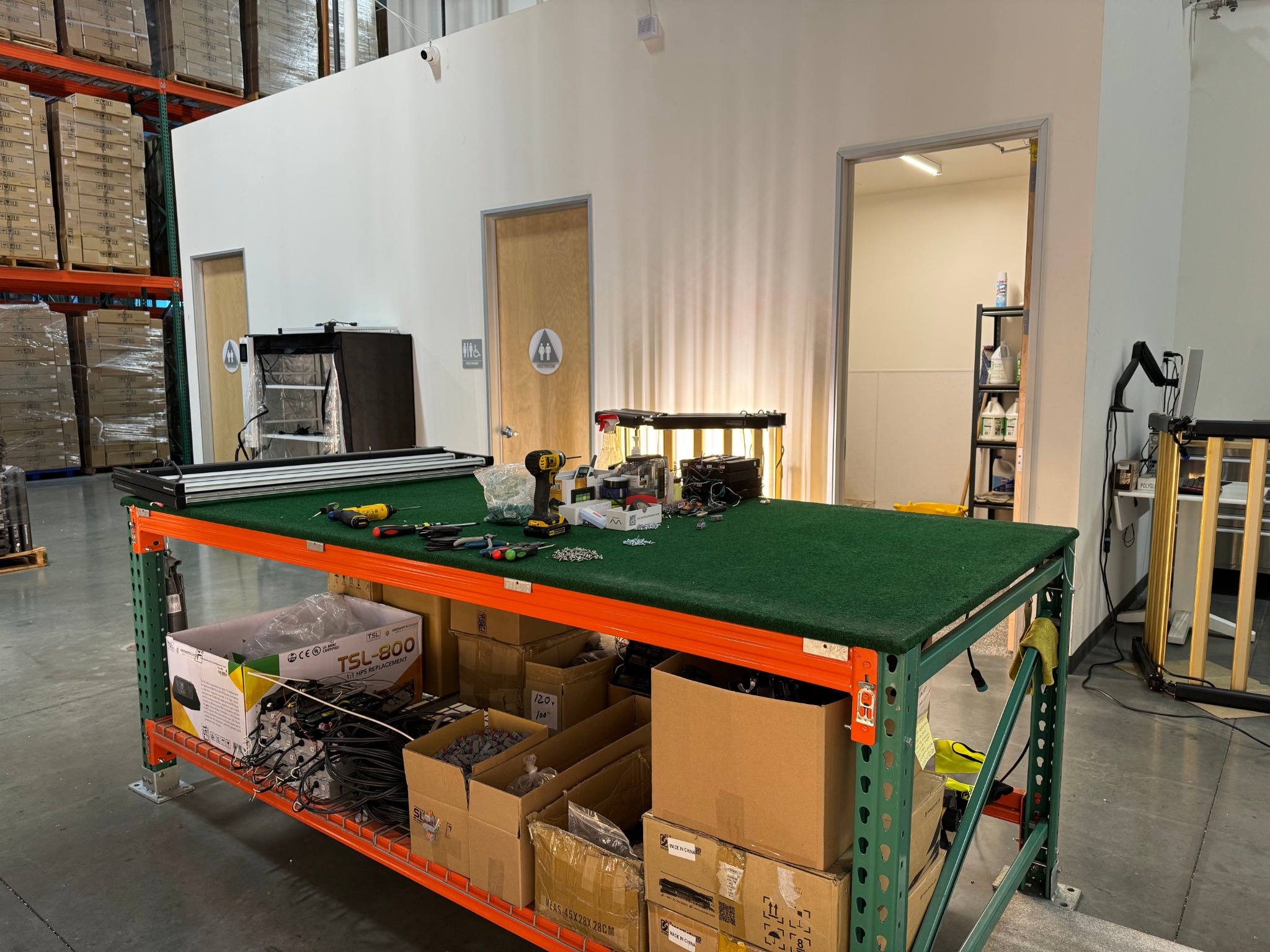 Warehouse Workbench at the VANZILO warehouse